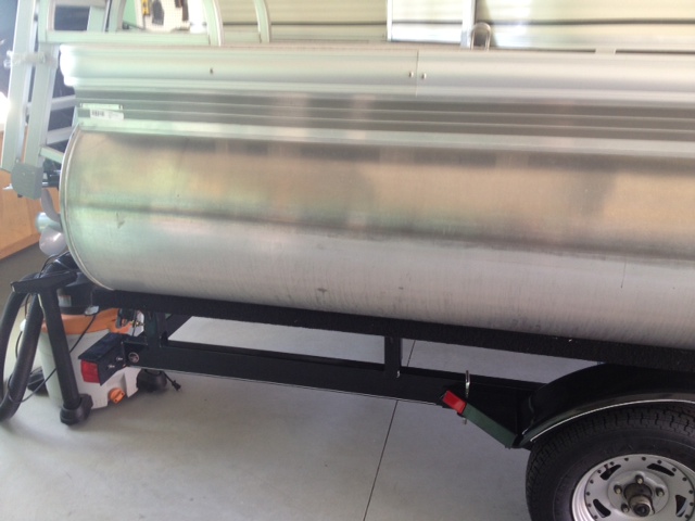 Starboard pontoon (water line).JPG