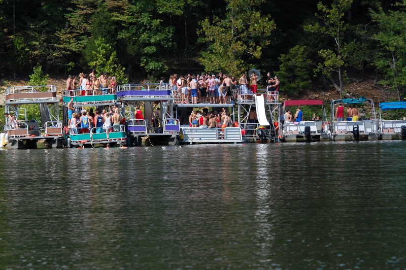 overcrowded (800x532).jpg