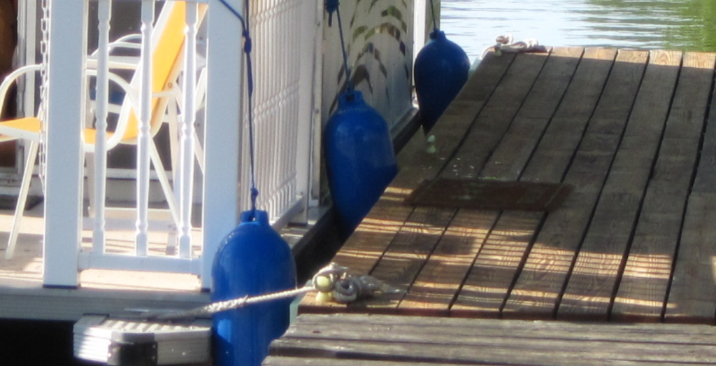Pontoon Tied Off.png