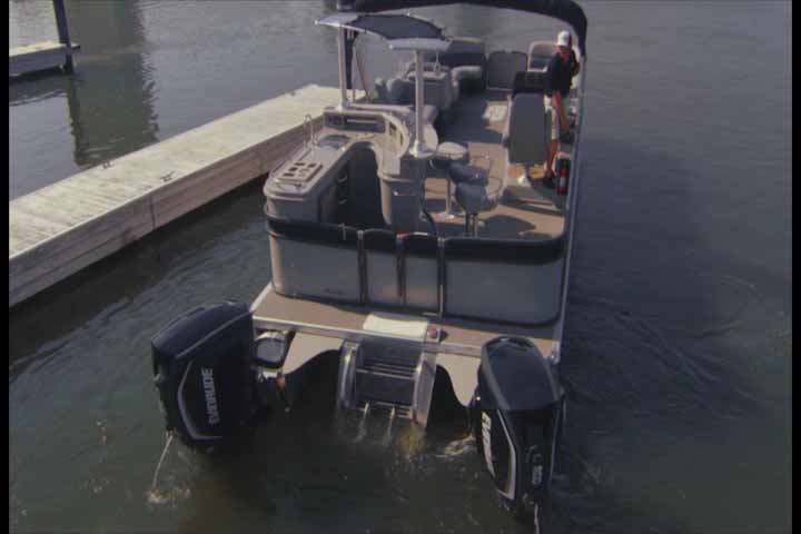 Two Engine Pontoon03.jpg