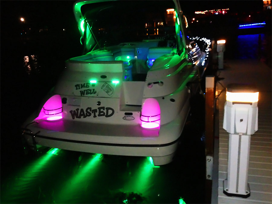 led-transom-light-on-boat.jpg