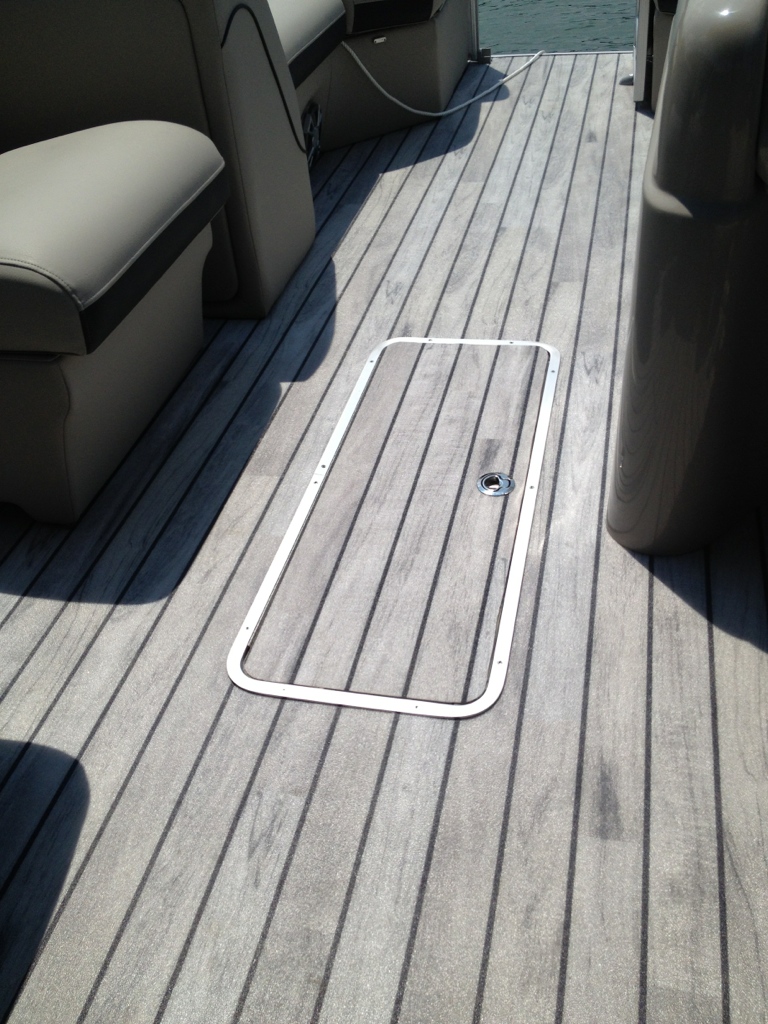 Strakes toon floor.jpg